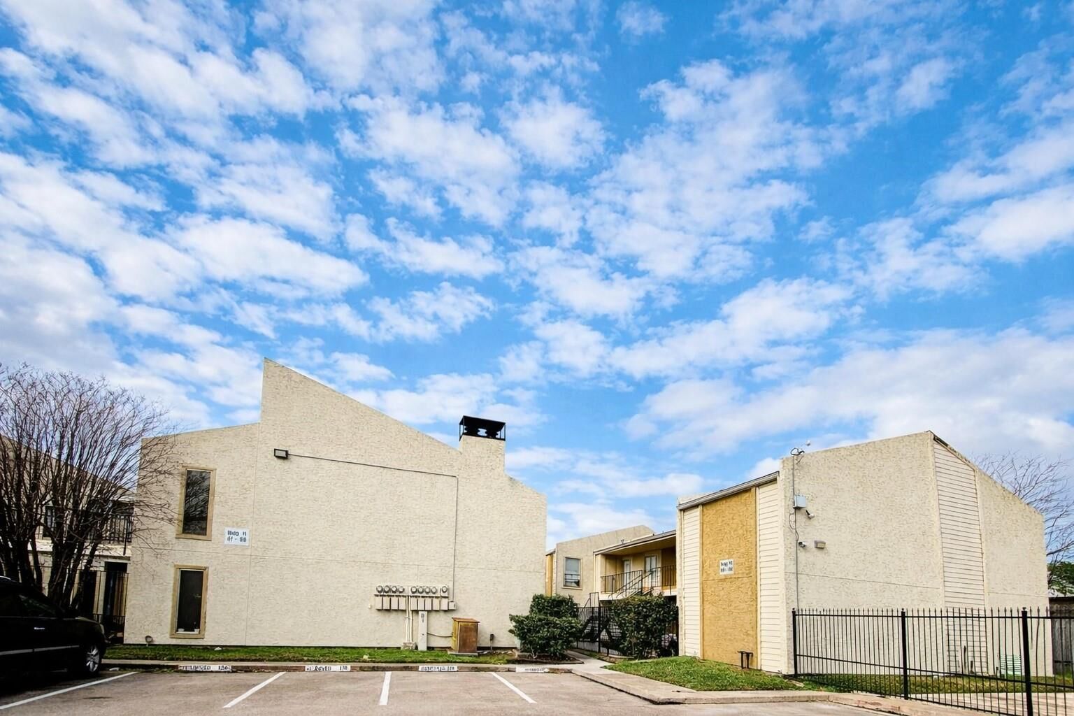Property Photo: 10075 Westpark Drive 92 TX 77042