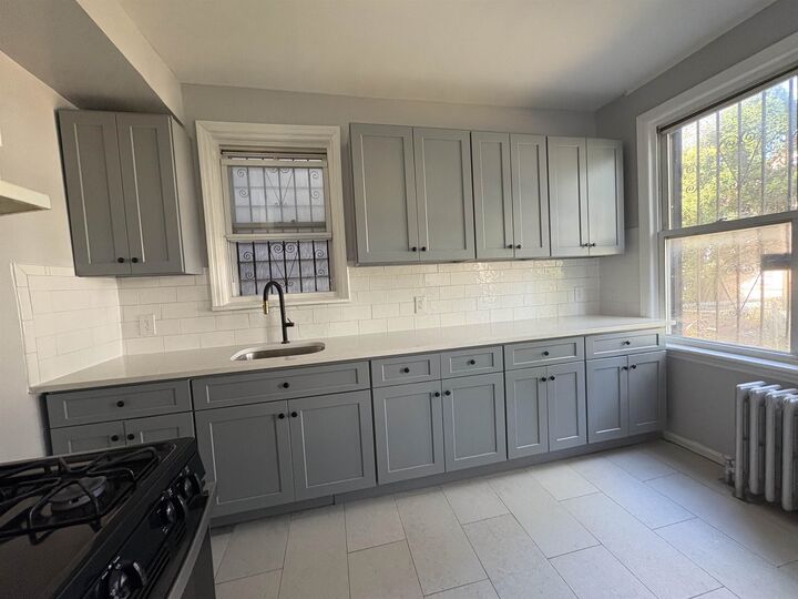 Property Photo:  24 Wegman Parkway 1  NJ 07305 