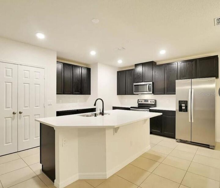 Property Photo: 2833 Noble Crow Drive FL 34744