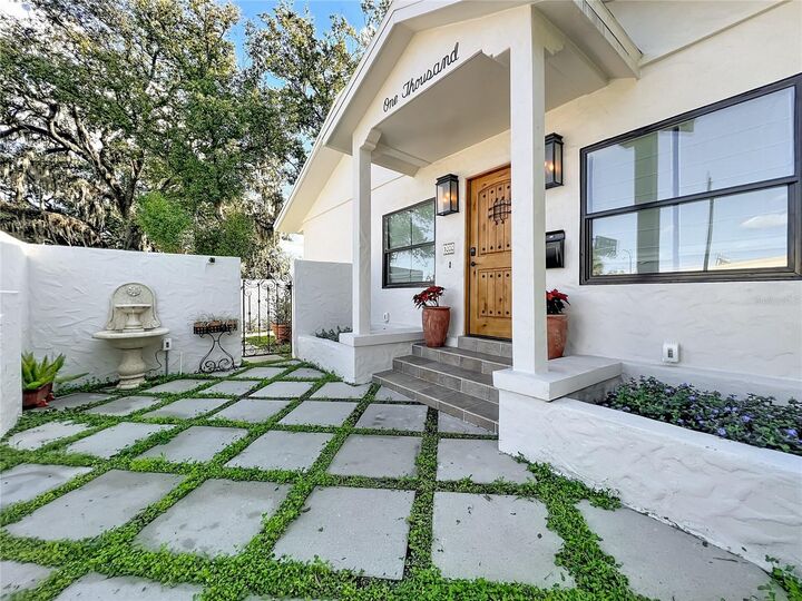 Property Photo:  1000 E Anderson Street  FL 32801 