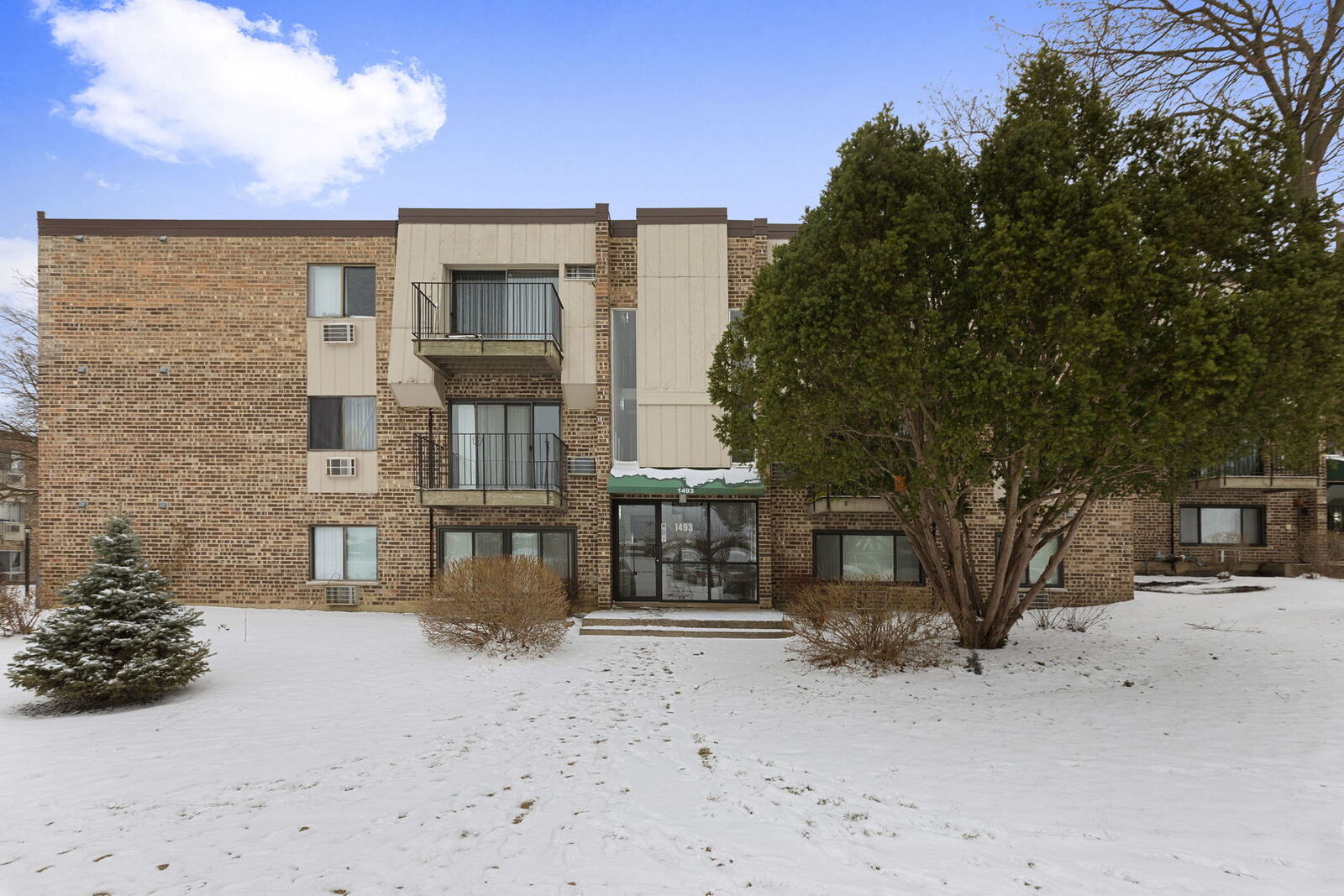 Property Photo:  1493 N Winslowe Drive 204  IL 60074 