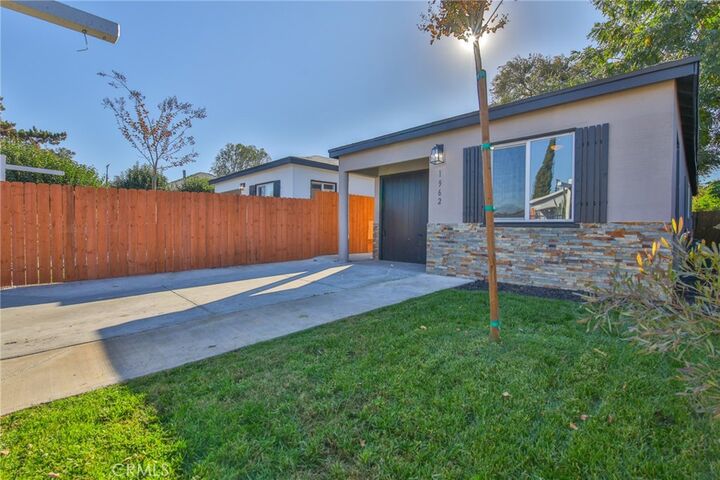 Property Photo:  1962 E 114th Street  CA 90059 