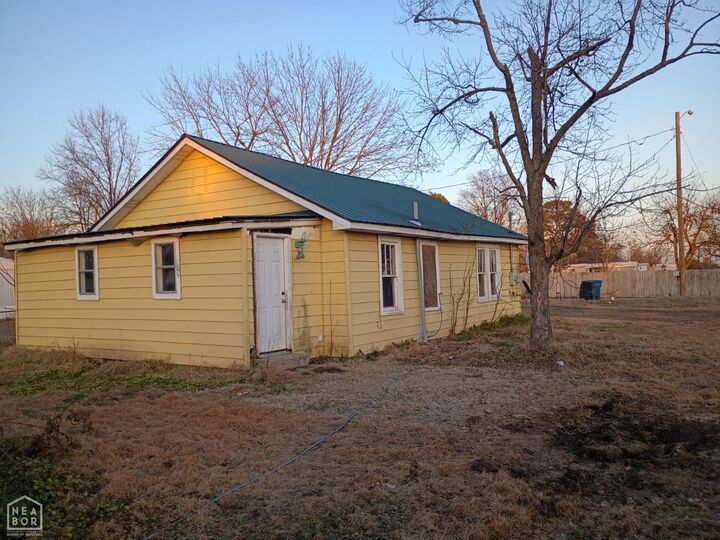 Property Photo: 1102 S Stewart Street AR 72461
