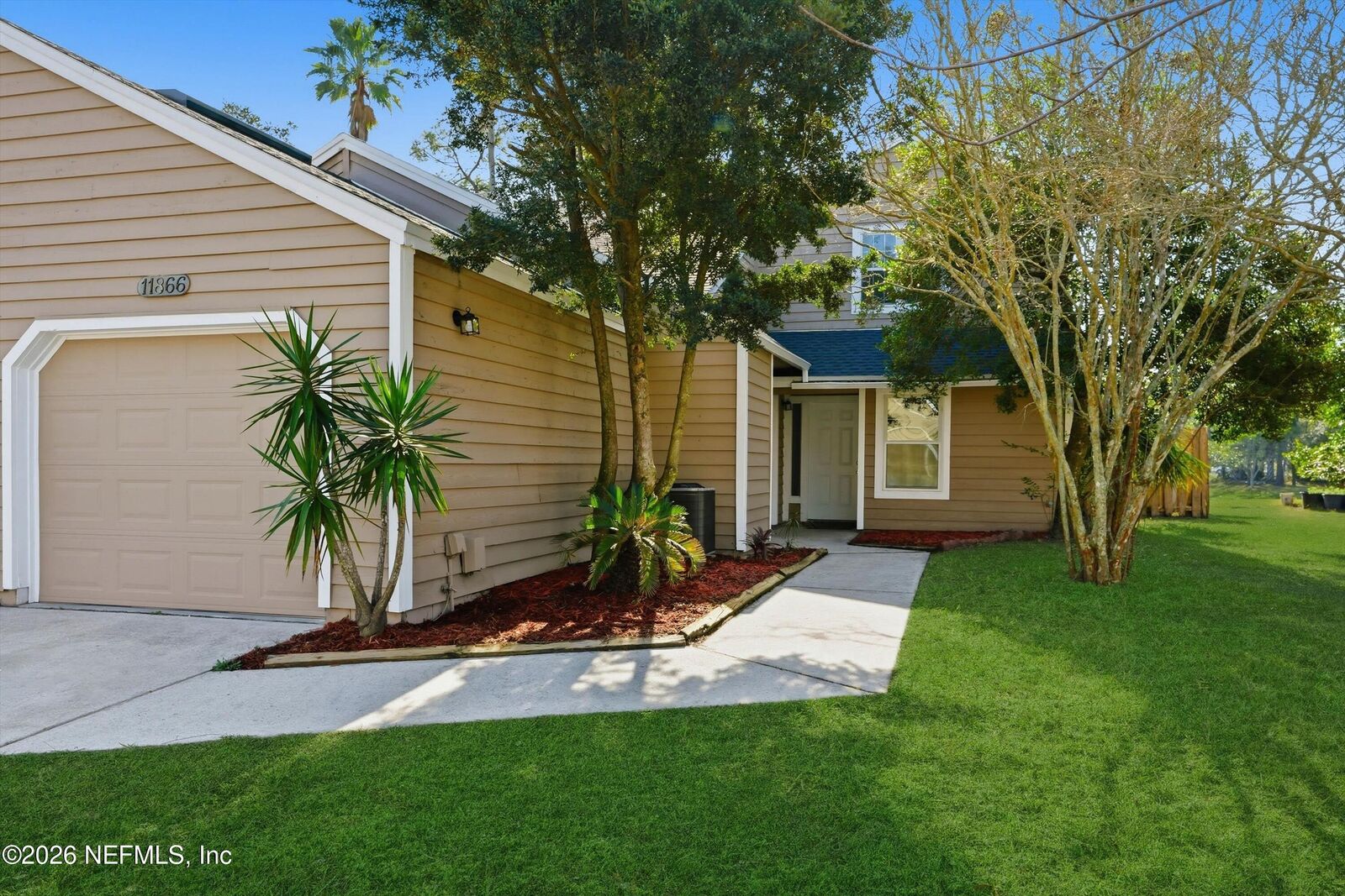 Property Photo: 11866 Ashbrook Circle N FL 32225