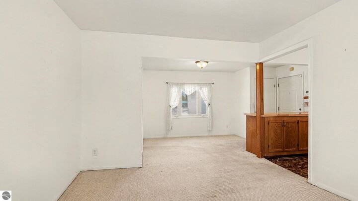 Property Photo:  1030 Eastward Street  MI 48801 