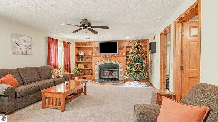 Property Photo:  421 E Hillcrest Street  MI 48801 