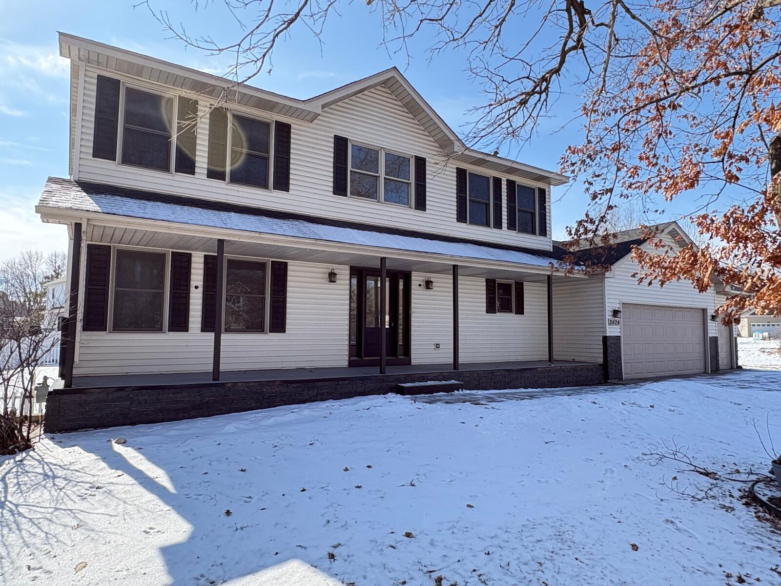 Property Photo:  2424 Briar Oakes Boulevard  MN 55362 