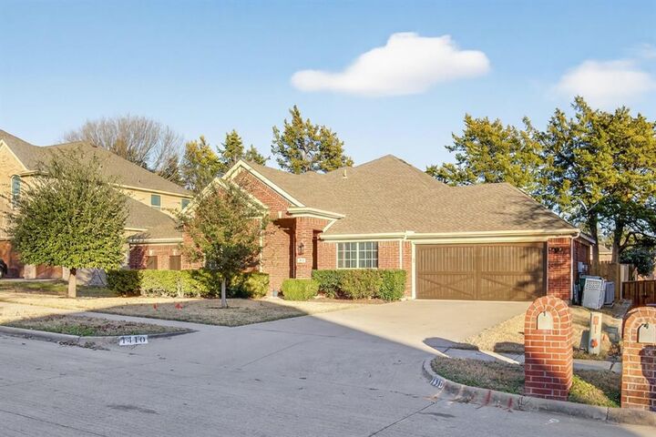 Property Photo:  1410 Oxbow Drive  TX 75104 
