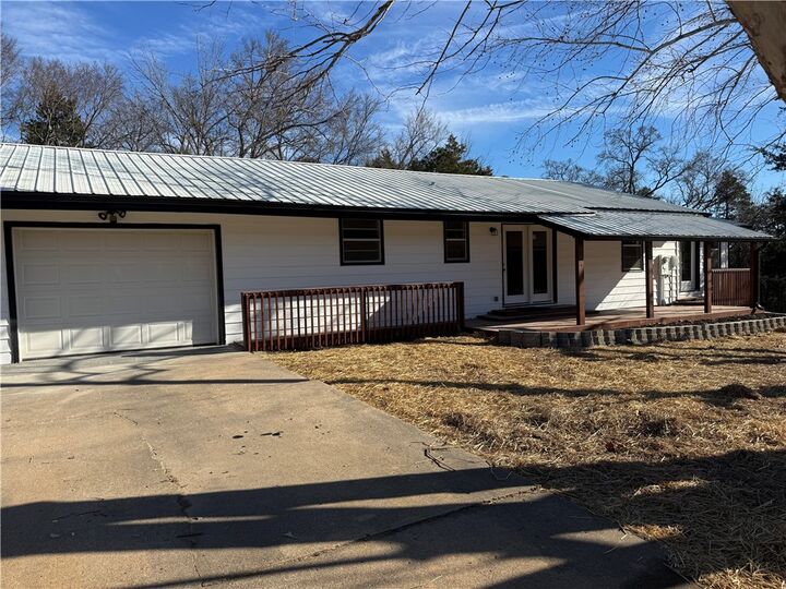 Property Photo: 501 E Pine Street AR 72644