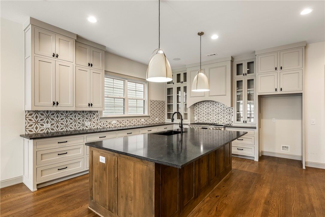 Property Photo:  1037 NW A Street  AR 72712 