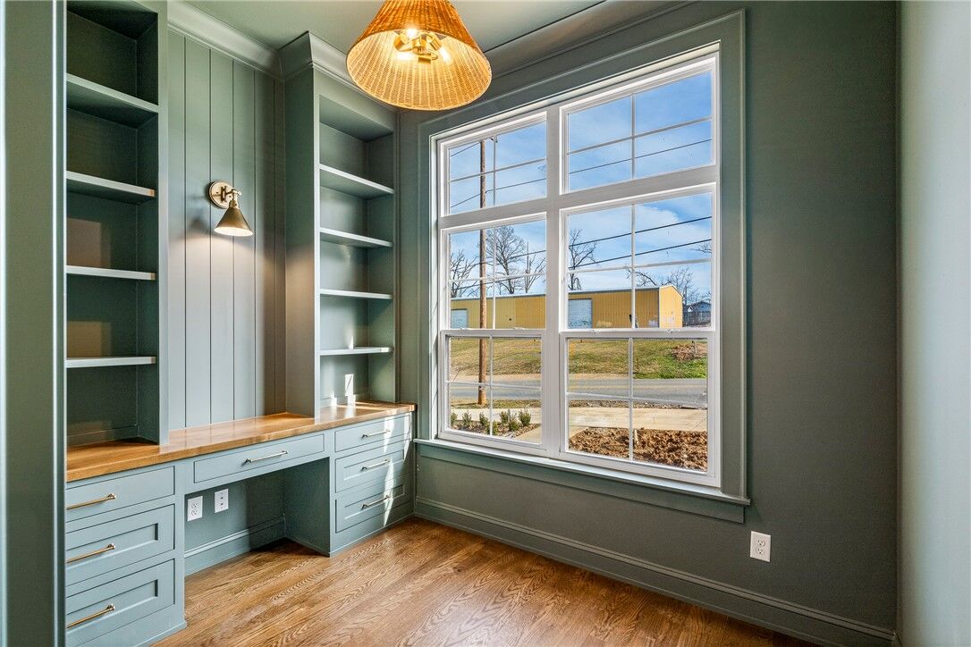 Property Photo:  1037 NW A Street  AR 72712 