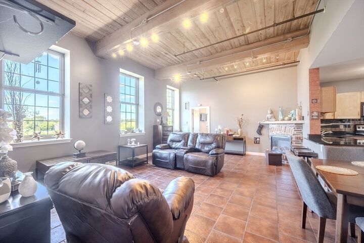 Property Photo:  52 Lawrence Dr M408  MA 01854 