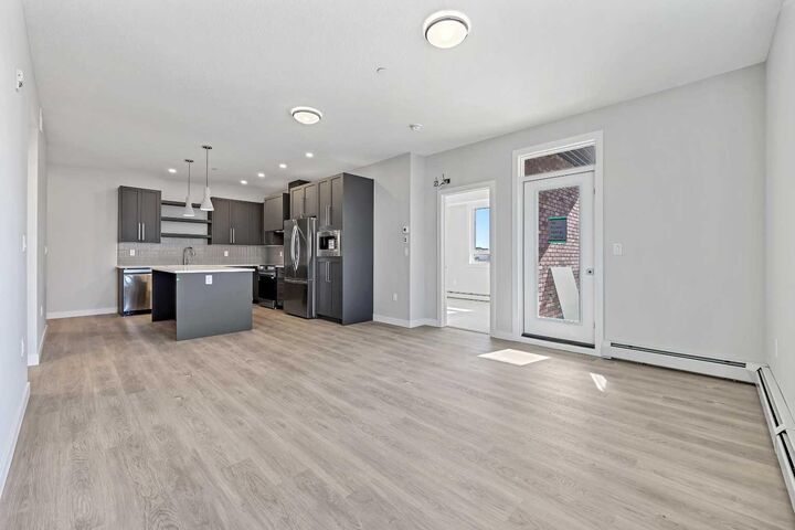 Property Photo: 520 Reynolds Avenue SW 1115 AB T4B 5X9