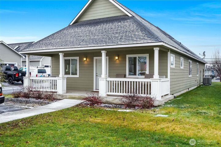 Property Photo:  123 E 9th Avenue 7  WA 98837 