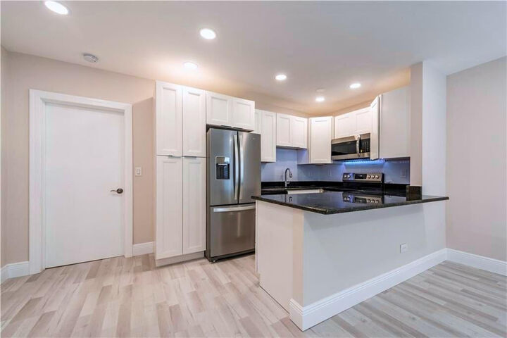 Property Photo:  628 NE 8th Avenue 1  FL 33304 