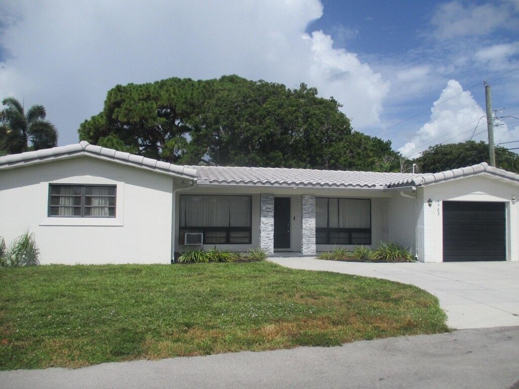Property Photo:  1703 NE 24th Street  FL 33305 