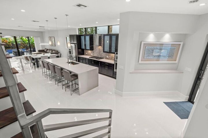 Property Photo: 928 NE 16th Avenue 928 FL 33304