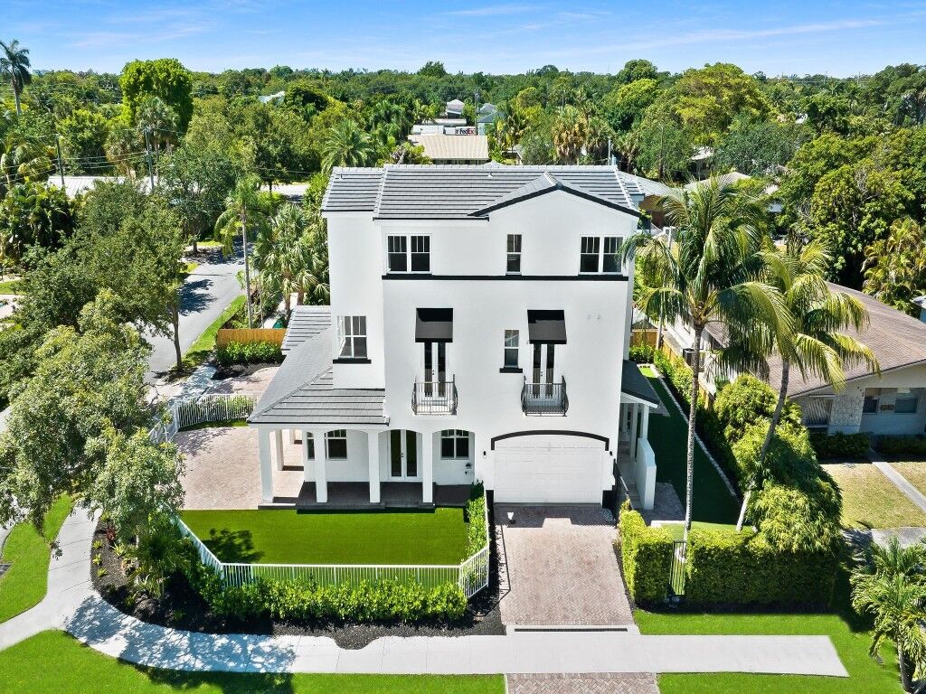 Property Photo:  802 SW 13th Street  FL 33315 