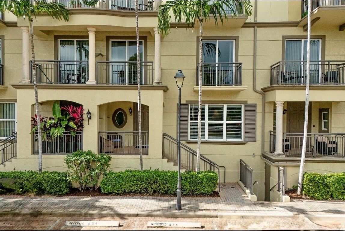 Property Photo: 2609 NE 14th Avenue 107 FL 33334