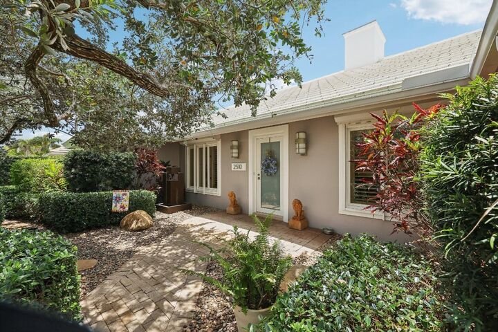 Property Photo:  2510 NE 47th Street  FL 33308 