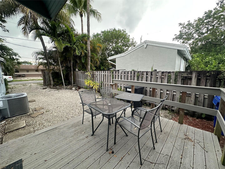 Property Photo:  232 Seminole Avenue  FL 33312 