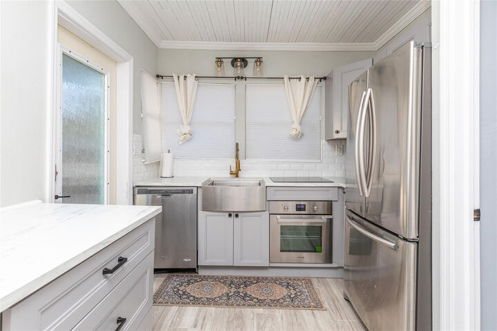 Property Photo: 232 Seminole Avenue FL 33312