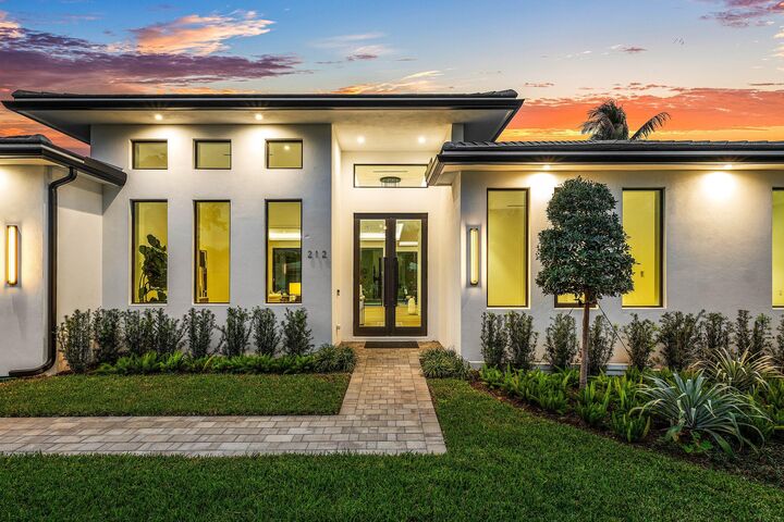 Property Photo:  212 NW 18th Street  FL 33444 