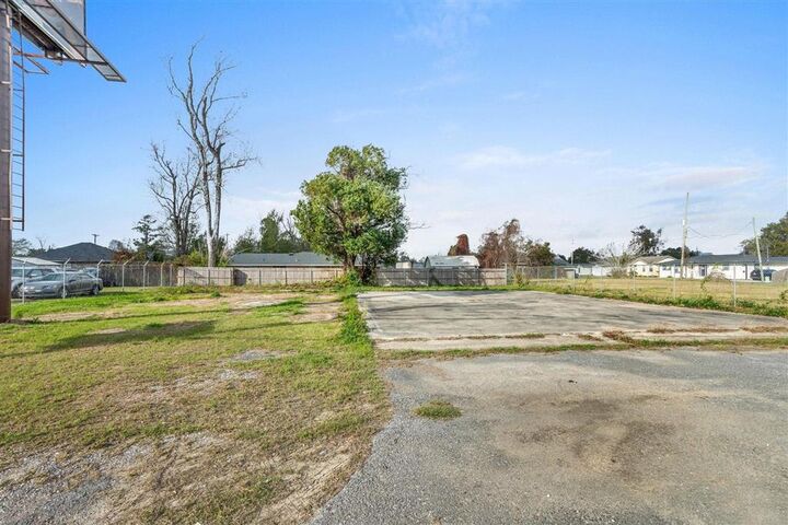 Property Photo:  1723 N Highway 171 N  LA 70611 