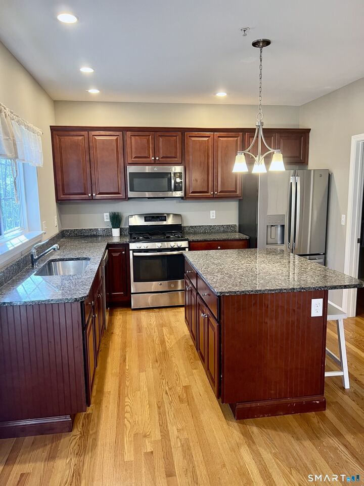 Property Photo: 17 Riverview Court 17 CT 06804