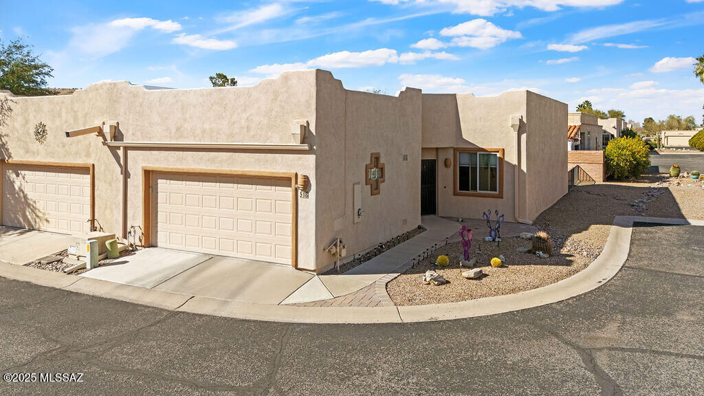 Property Photo:  518 W Parkwood Court  AZ 85614 