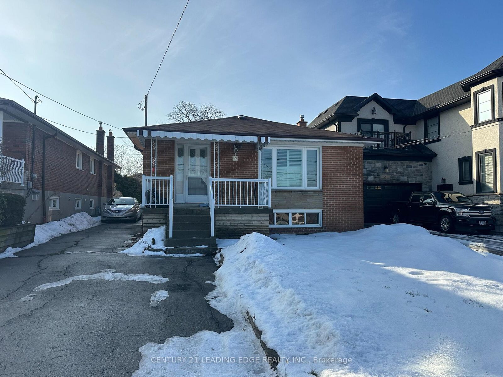 Photo de la propriété:  26 Gooderham Drive Main  ON M1R 3G5 