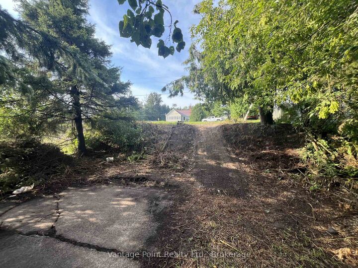 Property Photo:  33 Third Street E  ON P0J 1G0 