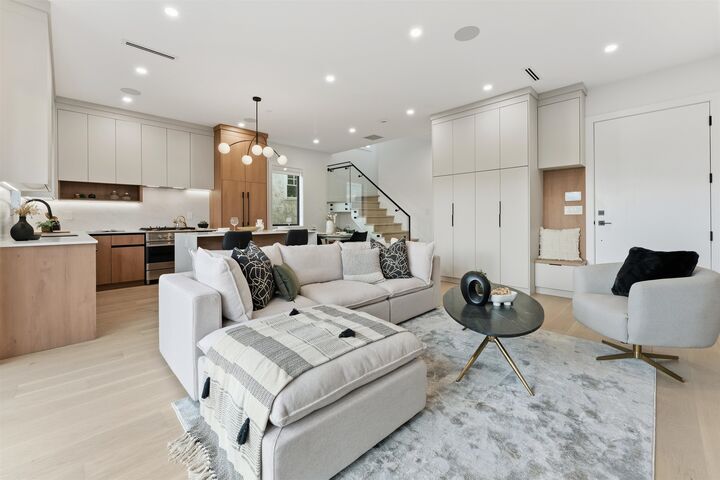 Property Photo:  3218 W 38th Avenue 2  BC V6N 2X6 
