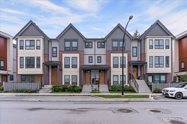 Photo de la propriété:  45500 Campus Drive 10  BC V2R 6E9 