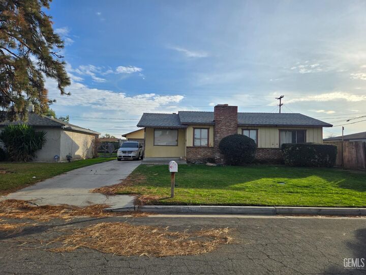 Property Photo:  3609 Granada Avenue  CA 93309 