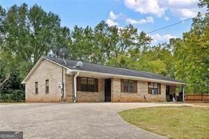 Property Photo: 1085 Eastview Road NE GA 30012