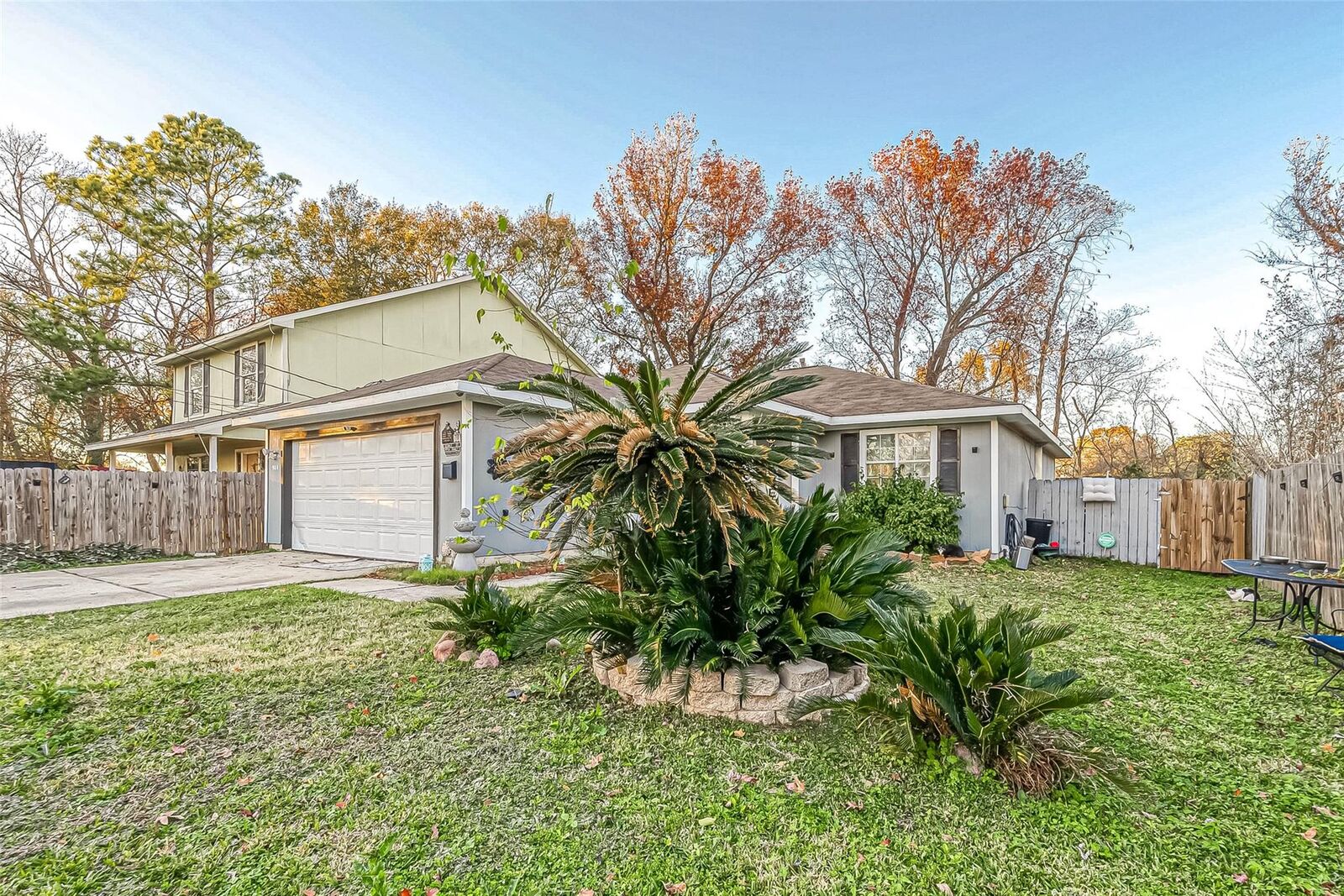 Property Photo:  944 Dewalt Street  TX 77088 