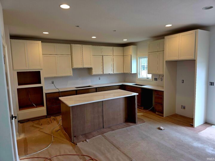 Property Photo:  439 Westbriar Circle  IN 47630-2449 