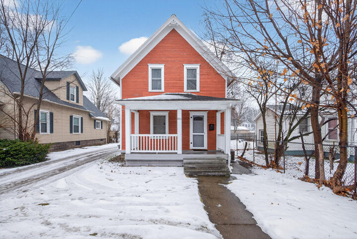Property Photo:  401 N West Avenue  MI 49201 