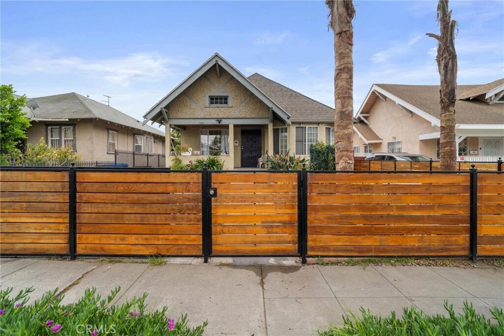 Property Photo:  1320 W 50th Street  CA 90037 