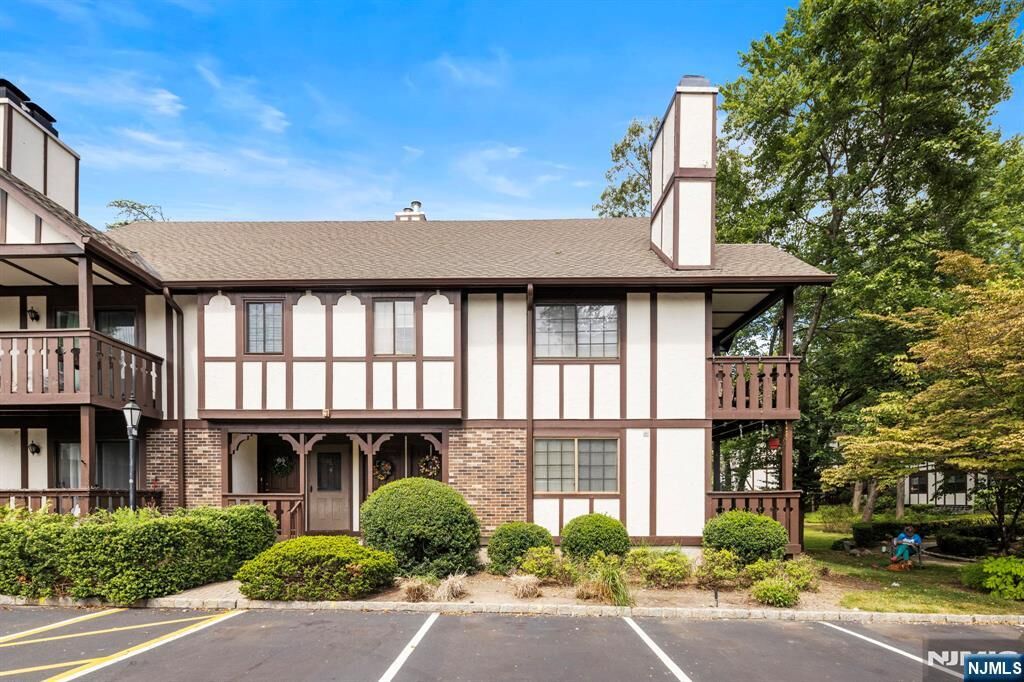 Property Photo:  1612 Faulkner Court  NJ 07430 