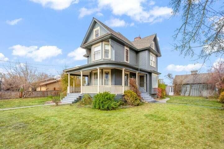 Property Photo:  305 W 1st Street  OR 97754 