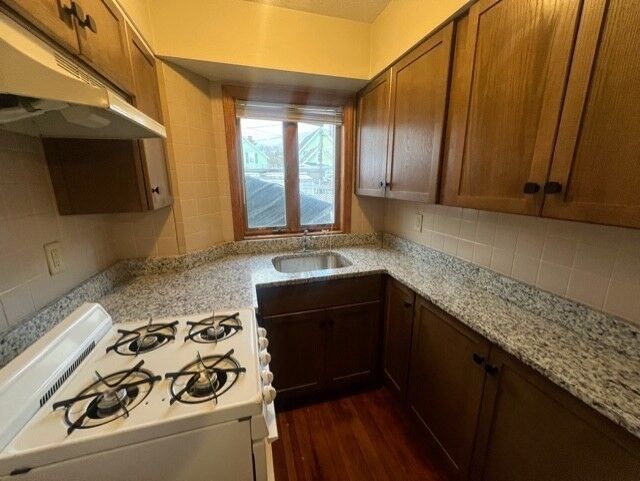 Property Photo:  39 Bay Street 1  MA 02740 