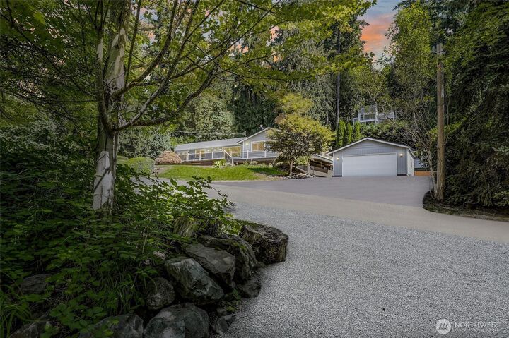 Property Photo:  1136  205th Avenue NE  WA 98074 