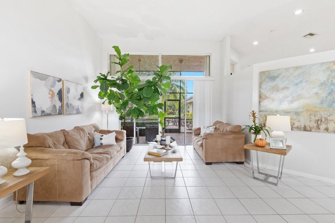 Property Photo: 1007 Spoonbill Circle FL 33326