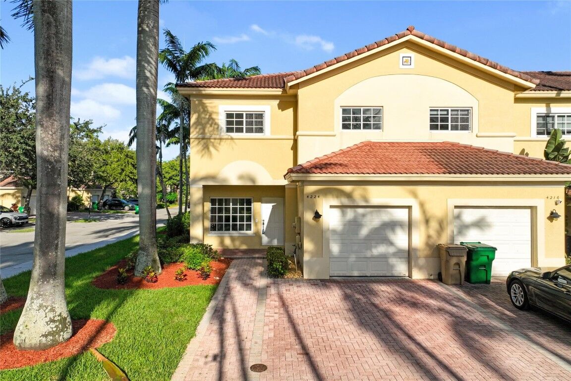 Property Photo:  4224 W Stonecreek Creek 4224  FL 33024 