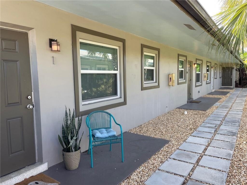 Property Photo:  909 NE 23rd Drive 1  FL 33305 