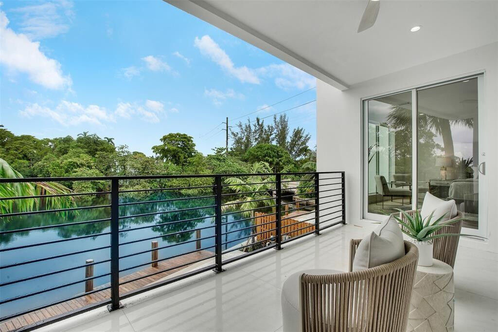 Property Photo:  1129 NE 18 Court 1129  FL 33305 