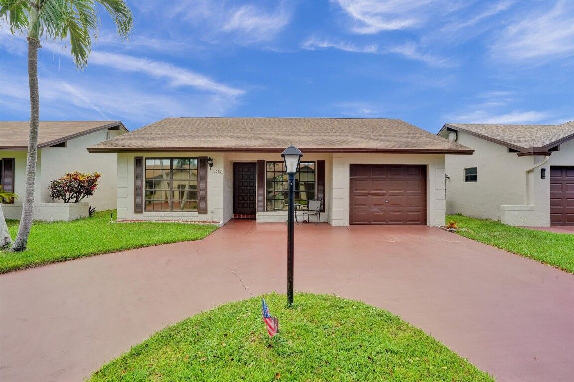 Property Photo:  1527 SW 22nd Terrace  FL 33442 