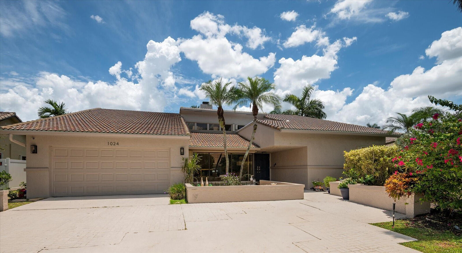 Property Photo: 1024 NW 99th Avenue FL 33322